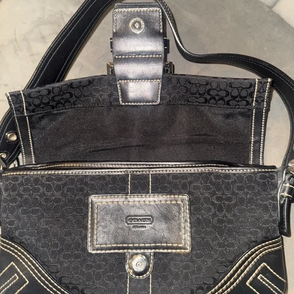 Coach Soho Buckle Flap Black Signature Shoulder Bag Y2K Vintage G0530-3628 - Picture 3 of 12